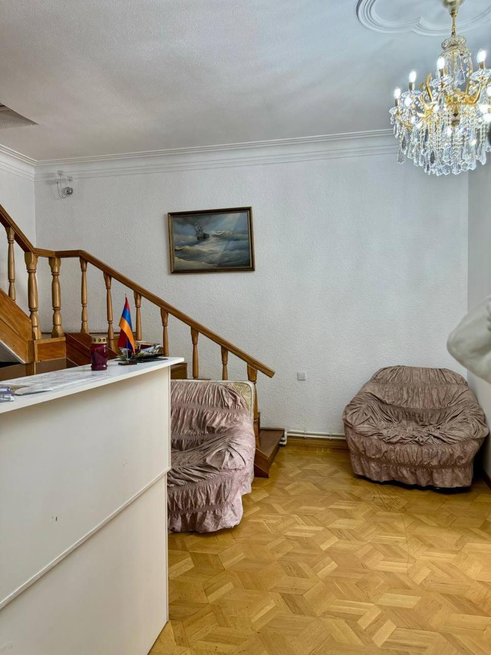 California Hostel Jerevan Eksteriør billede