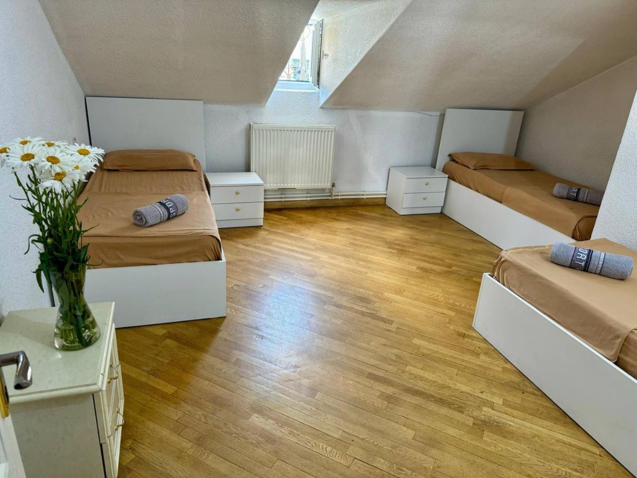 California Hostel Jerevan Eksteriør billede